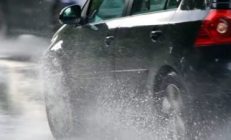 雨季行车无忧，车险保障必知