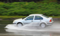 暴雨来袭，车险如何守护你的座驾？