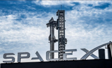 SpaceX复现“筷子夹火箭”，但飞船出现解体；苹果暂停新闻通知AI摘要功能丨全球科技早参