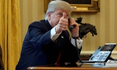 泽连斯基再访白宫，这次穿正装了！特朗普中断与欧洲多边会晤，和普京通话40分钟；关于美向乌派兵、俄乌首脑会谈，更多关键信息→