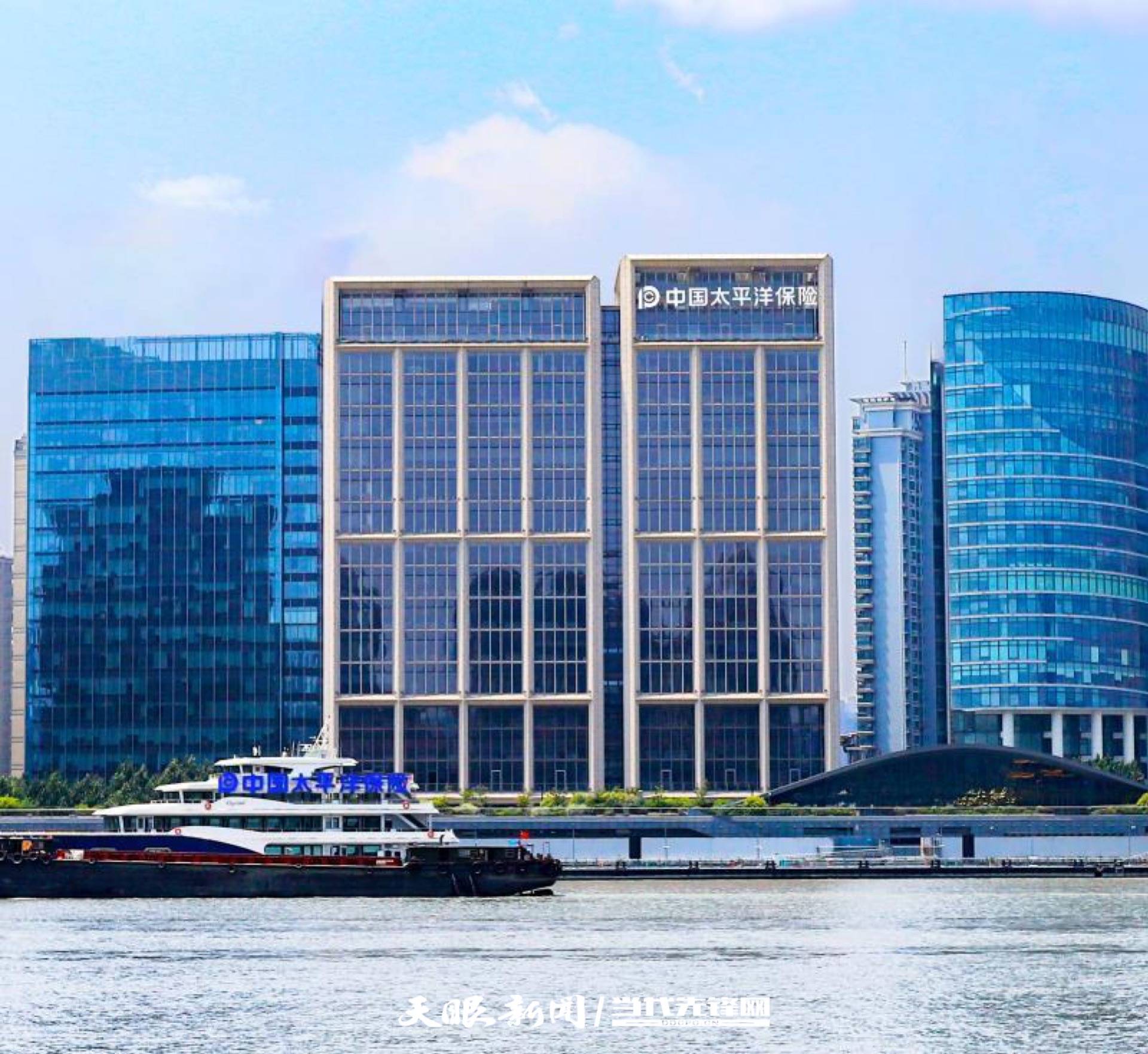全国人大代表、中国太保战略研究中心(ESG办公室)主任周燕芳：建议大力推广商业健康险在公立医院一站式结算 　　