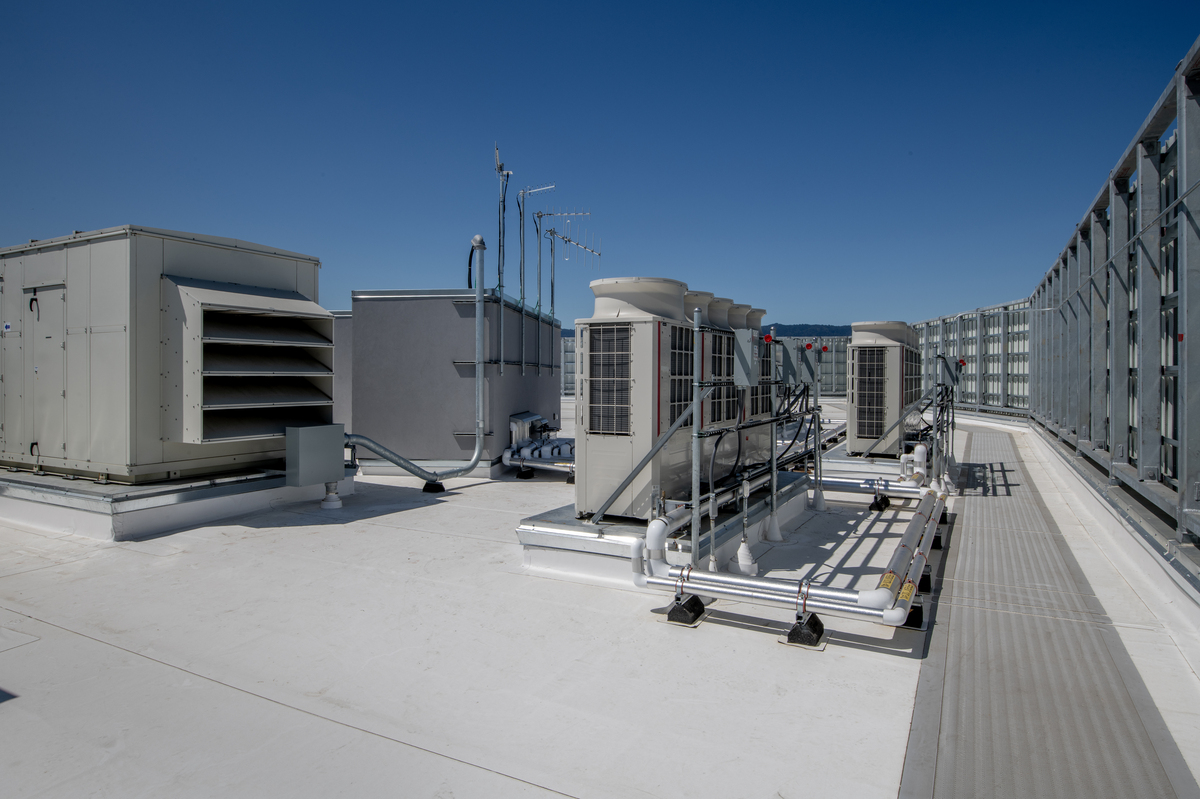 亿纬锂能赴港突围