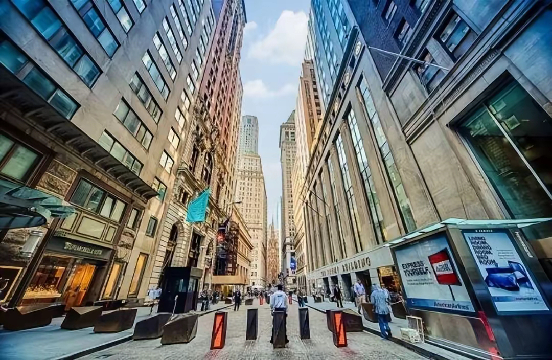 【美股盘前】三大期指齐跌，钢铁和铝业股普涨；FDA批准新型新冠疫苗，莫德纳涨超4%；谷歌表示将对在线搜索反垄断裁决提出上诉；Blueprint Medicines涨逾27%，赛诺菲将以91亿美元发起收购；特斯拉5月在瑞典销量同比下降53.7%