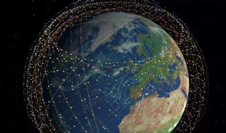 马斯克“星链”危机：5年坠毁583颗卫星！太阳风暴致卫星寿命缩短