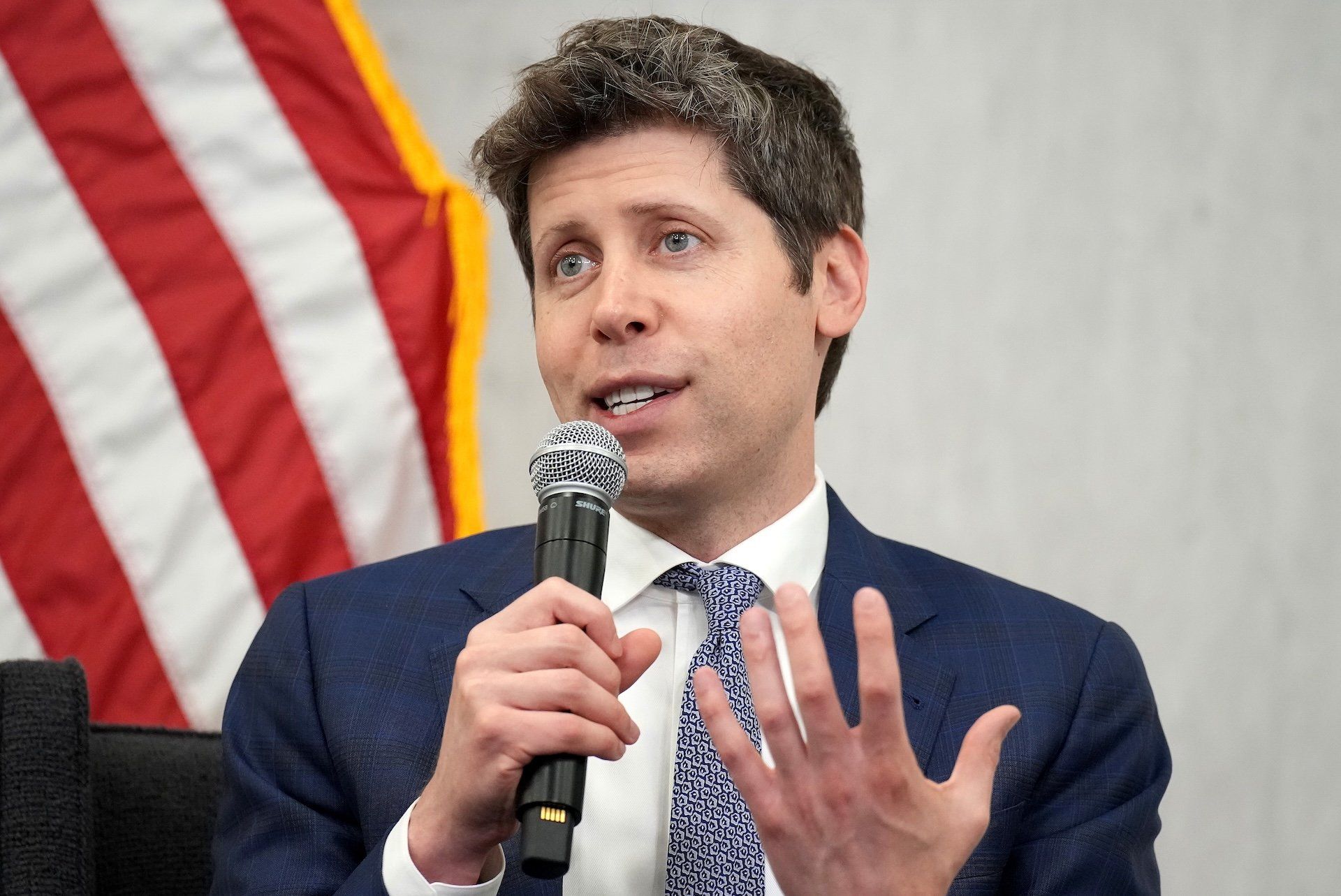 OpenAI去年股权薪酬超44亿美元占营收119%；苹果对欧盟5亿欧元罚款提起上诉丨全球科技早参