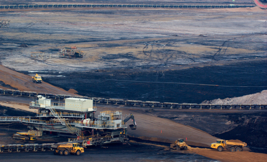 潍柴动力去年预盈背后：重卡行业迎结构性成长机遇，产业链今年大概率持续高景气